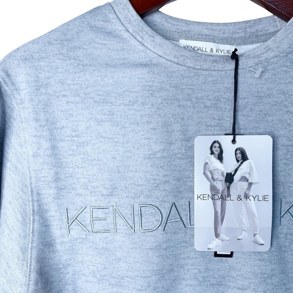 KENDALL & KYLIE NWT Cropped Logo Sweatshirt Size Large in Heather Gray - Picture 4 of 11